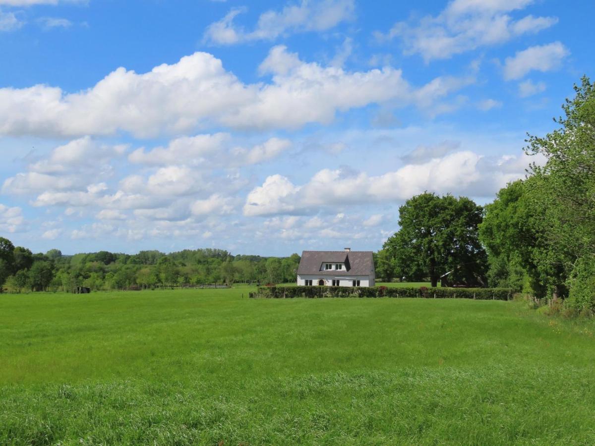 La Maison Aux Pignons Verts La Chapelle-Saint-Aubert ภายนอก รูปภาพ
